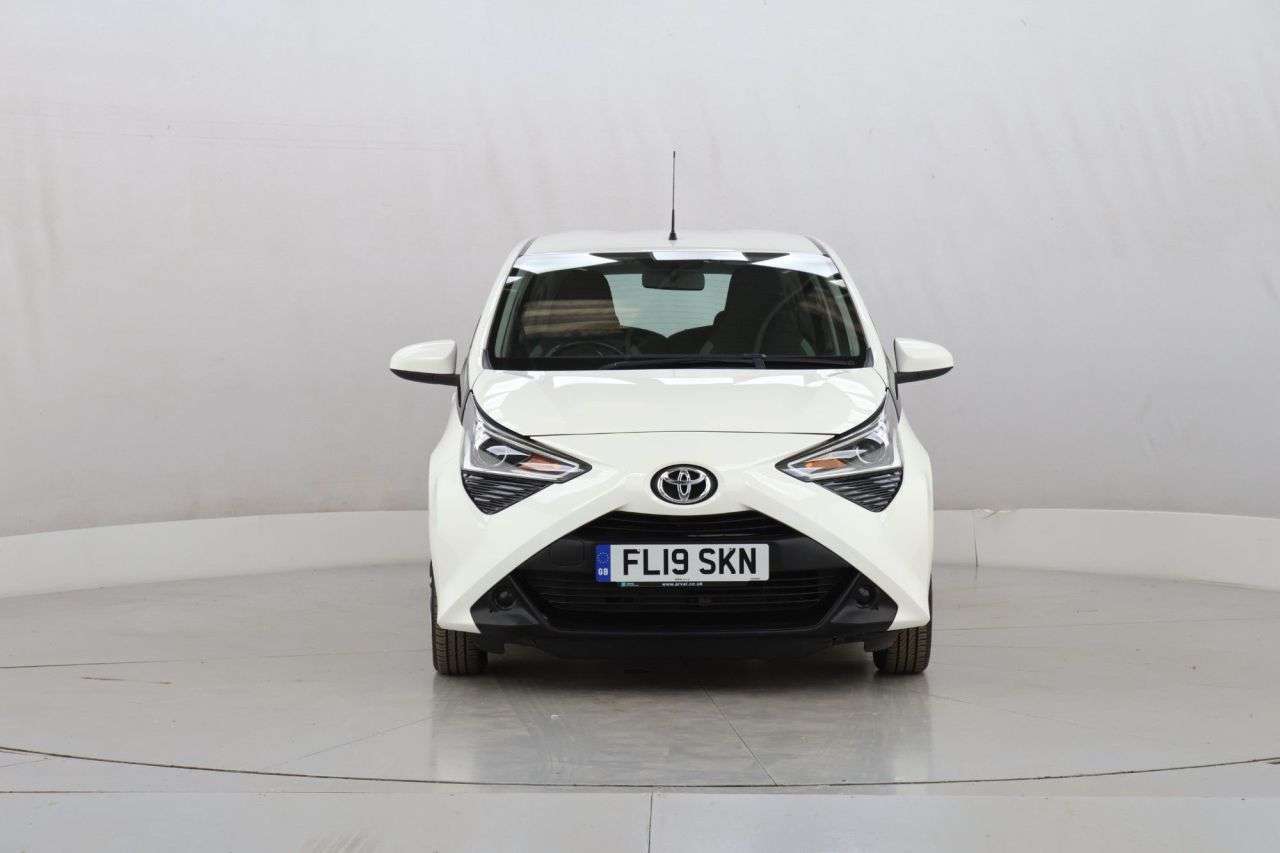 A 2019 TOYOTA AYGO 1.0 VVT-i x-play Hatchback 5dr Petrol x-shift Euro 6 (71 ps) A 2019 TOYOTA AYGO 1.0 VVT-i x-play Hatchback 5dr Petrol x-shift Euro 6 (71 ps)