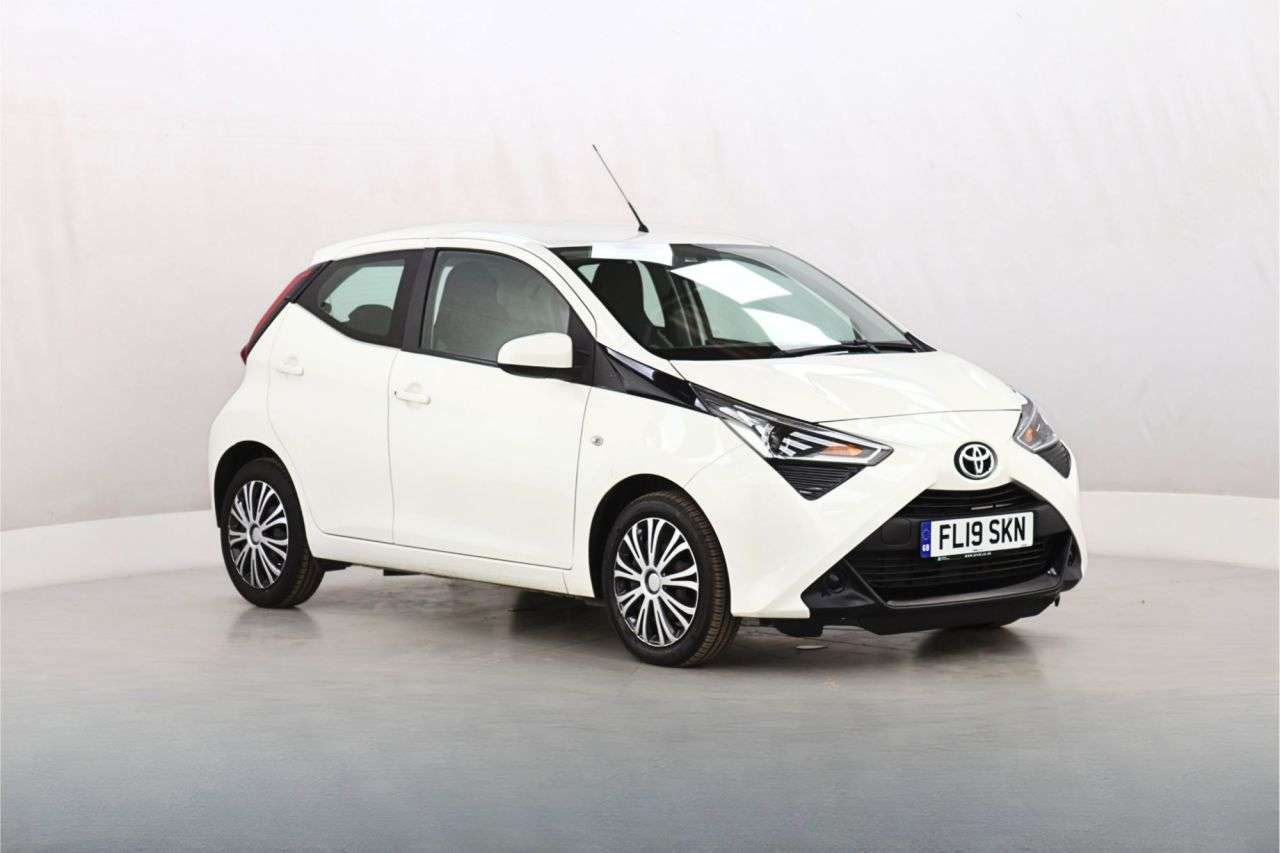 A 2019 TOYOTA AYGO 1.0 VVT-i x-play Hatchback 5dr Petrol x-shift Euro 6 (71 ps) A 2019 TOYOTA AYGO 1.0 VVT-i x-play Hatchback 5dr Petrol x-shift Euro 6 (71 ps)