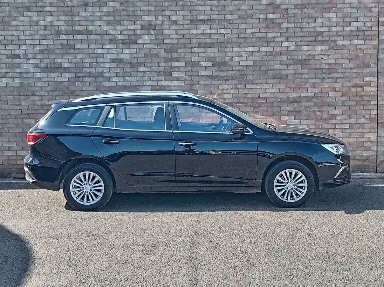 A 2023 MG MG 5 61.1kWh Exclusive Long Range Estate 5dr Electric Auto (156 ps) A 2023 MG MG 5 61.1kWh Exclusive Long Range Estate 5dr Electric Auto (156 ps)