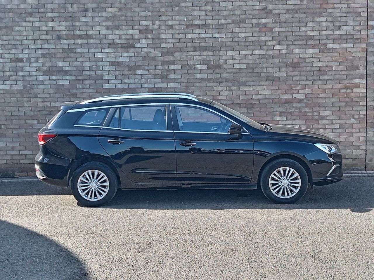 A 2023 MG MG 5 61.1kWh Exclusive Long Range Estate 5dr Electric Auto (156 ps) A 2023 MG MG 5 61.1kWh Exclusive Long Range Estate 5dr Electric Auto (156 ps)