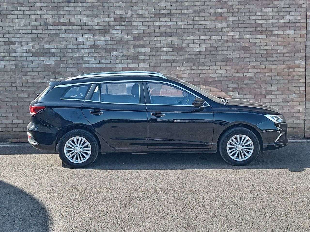 A 2023 MG MG 5 61.1kWh Exclusive Long Range Estate 5dr Electric Auto (156 ps) A 2023 MG MG 5 61.1kWh Exclusive Long Range Estate 5dr Electric Auto (156 ps)