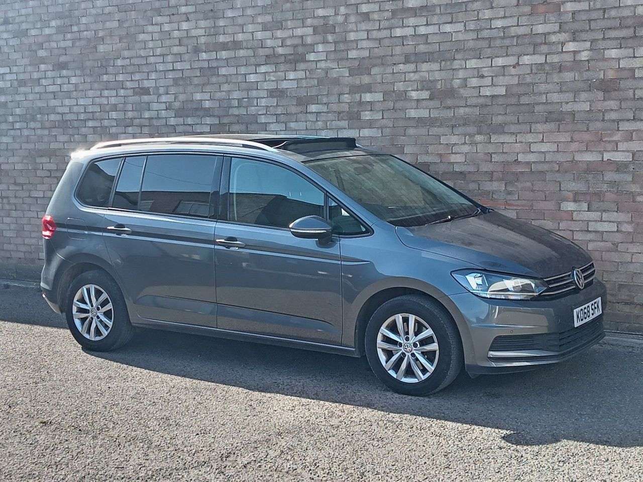 A 2019 VOLKSWAGEN TOURAN 1.6 TDI SE Family MPV 5dr Diesel Manual Euro 6 (s/s) (115 ps) A 2019 VOLKSWAGEN TOURAN 1.6 TDI SE Family MPV 5dr Diesel Manual Euro 6 (s/s) (115 ps)