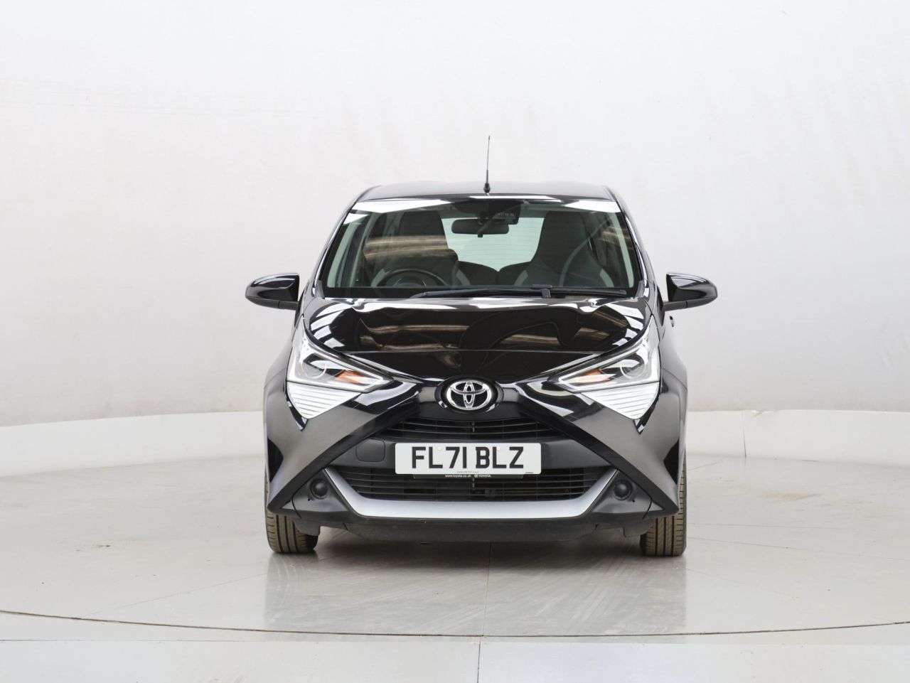 A 2021 TOYOTA AYGO 1.0 VVT-i x-play Hatchback 5dr Petrol Manual Euro 6 (s/s) (71 ps) A 2021 TOYOTA AYGO 1.0 VVT-i x-play Hatchback 5dr Petrol Manual Euro 6 (s/s) (71 ps)