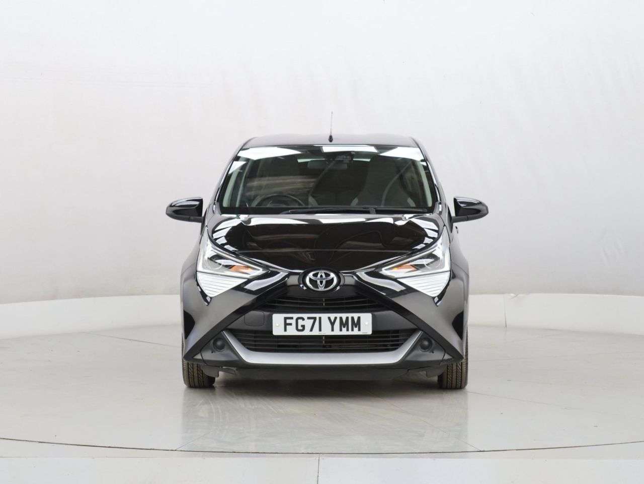 A 2022 TOYOTA AYGO 1.0 VVT-i x-play Hatchback 5dr Petrol Manual Euro 6 (s/s) (71 ps) A 2022 TOYOTA AYGO 1.0 VVT-i x-play Hatchback 5dr Petrol Manual Euro 6 (s/s) (71 ps)