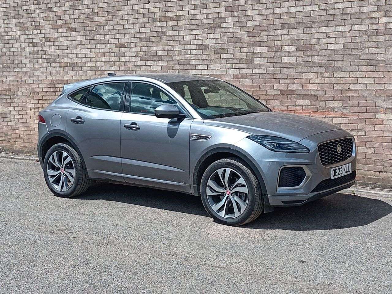 A 2023 JAGUAR E-PACE 1.5 P300e 11.5kWh R-Dynamic HSE SUV 5dr Petrol Plug-in Hybrid Auto AWD Euro A 2023 JAGUAR E-PACE 1.5 P300e 11.5kWh R-Dynamic HSE SUV 5dr Petrol Plug-in Hybrid Auto AWD Euro