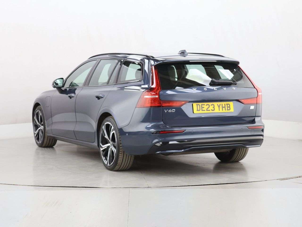 2023 VOLVO V60 2023 VOLVO V60
