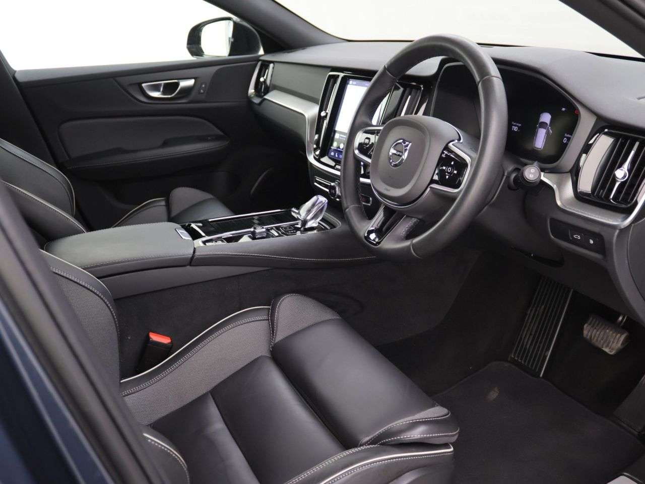 2023 VOLVO V60 2023 VOLVO V60
