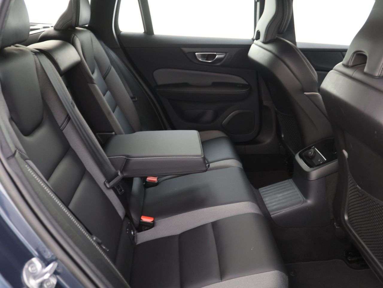2023 VOLVO V60 2023 VOLVO V60