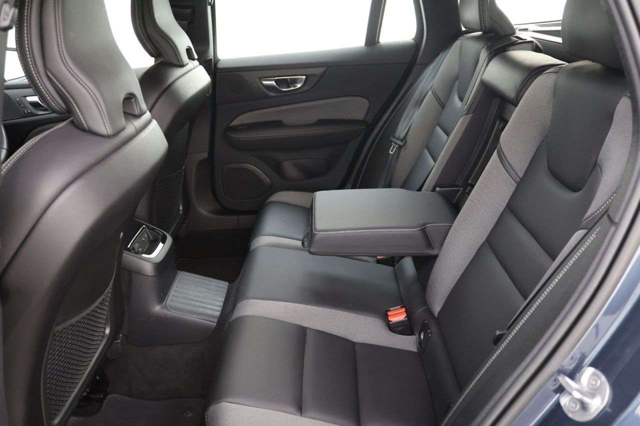 2023 VOLVO V60 2023 VOLVO V60