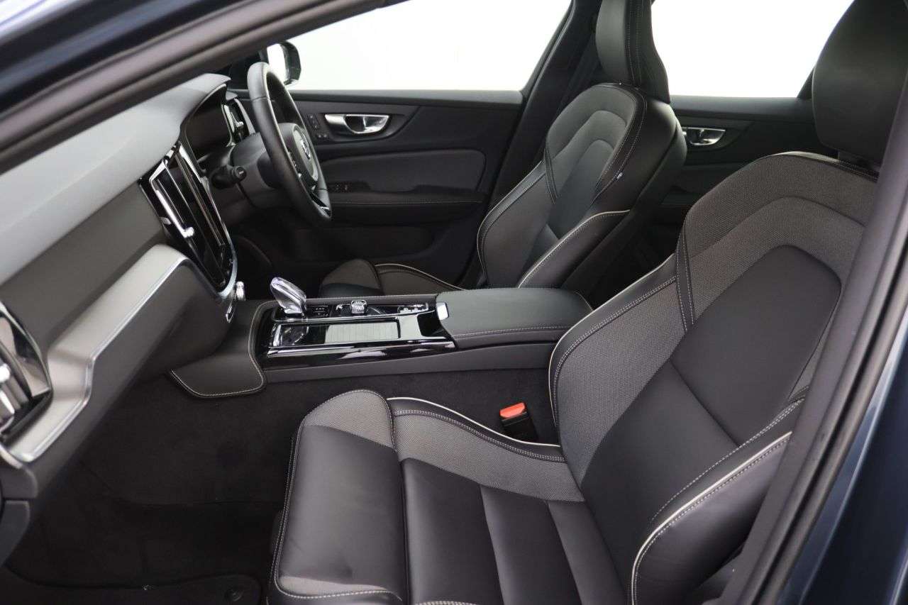 2023 VOLVO V60 2023 VOLVO V60