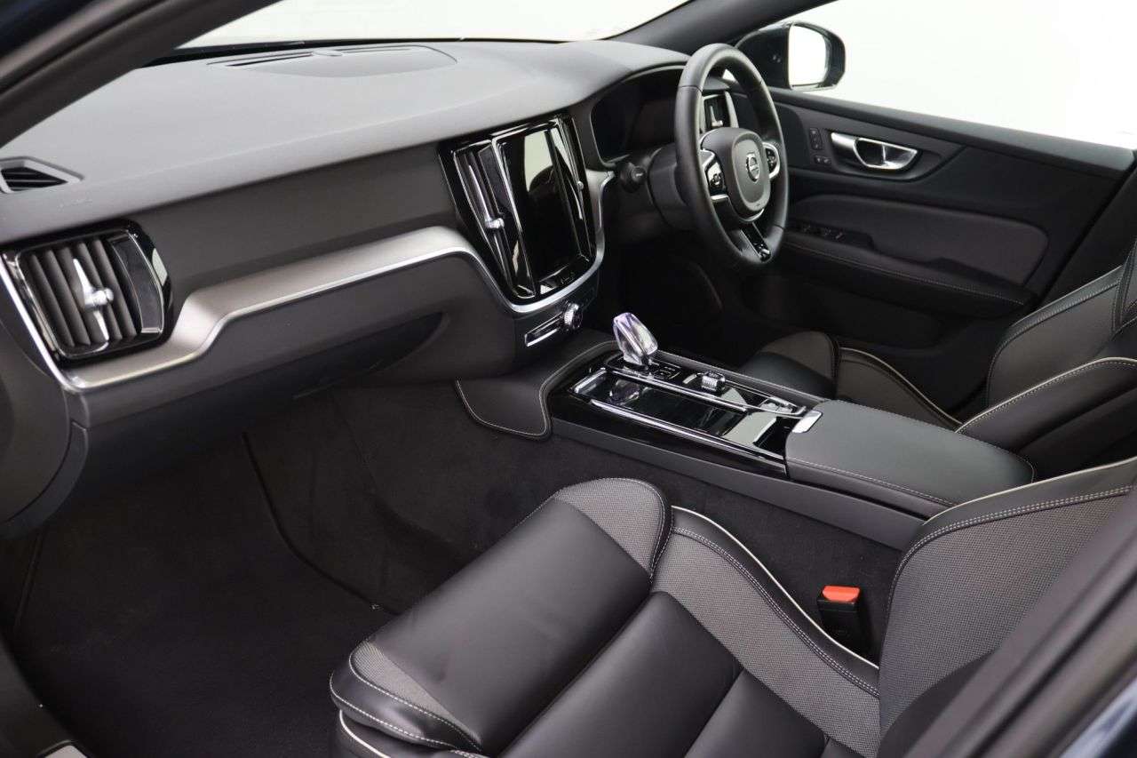 2023 VOLVO V60 2023 VOLVO V60
