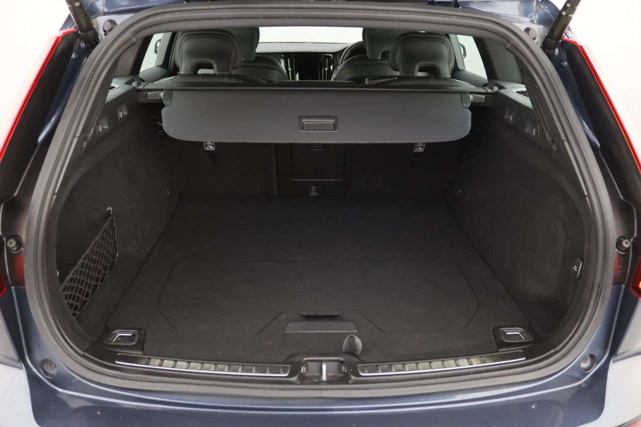 2023 VOLVO V60 2023 VOLVO V60