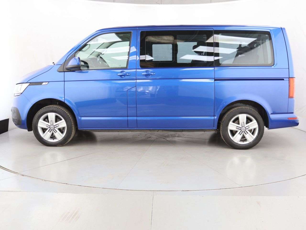 2021 VOLKSWAGEN TRANSPORTER SHUTTLE 2021 VOLKSWAGEN TRANSPORTER SHUTTLE