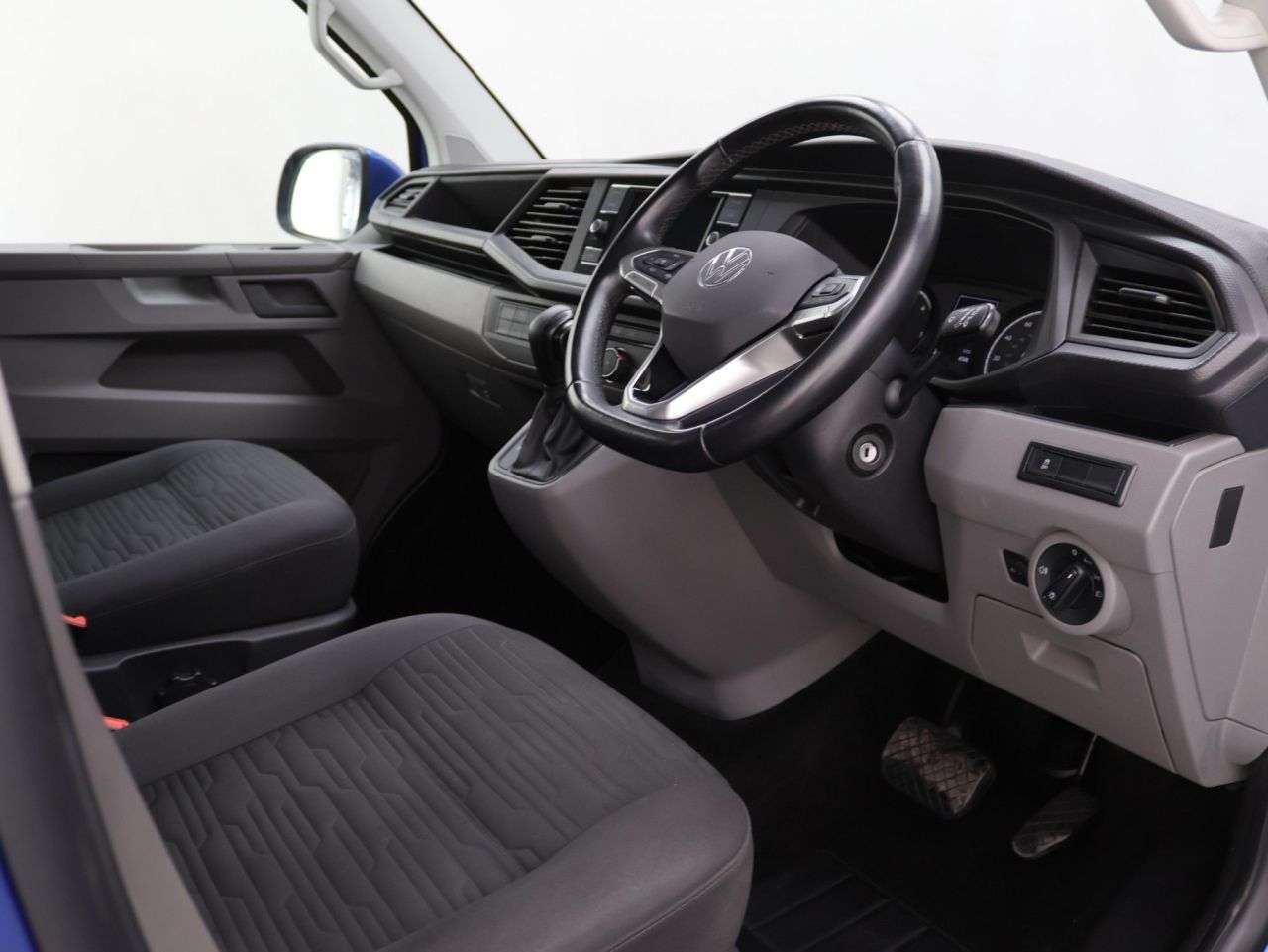 2021 VOLKSWAGEN TRANSPORTER SHUTTLE 2021 VOLKSWAGEN TRANSPORTER SHUTTLE