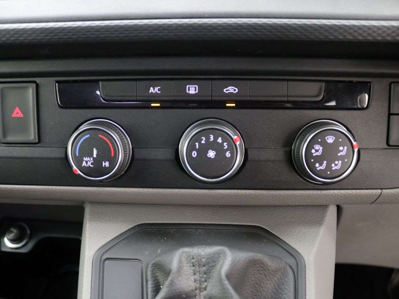 2021 VOLKSWAGEN TRANSPORTER SHUTTLE 2021 VOLKSWAGEN TRANSPORTER SHUTTLE