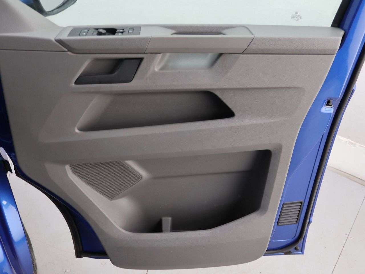2021 VOLKSWAGEN TRANSPORTER SHUTTLE 2021 VOLKSWAGEN TRANSPORTER SHUTTLE