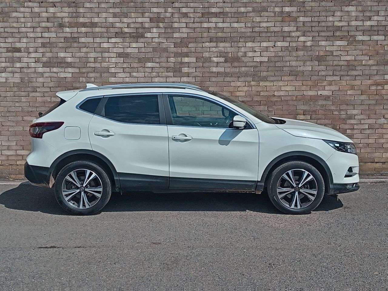 A 2020 NISSAN QASHQAI 1.3 DIG-T N-Connecta SUV 5dr Petrol DCT Auto Euro 6 (s/s) (160 ps) A 2020 NISSAN QASHQAI 1.3 DIG-T N-Connecta SUV 5dr Petrol DCT Auto Euro 6 (s/s) (160 ps)