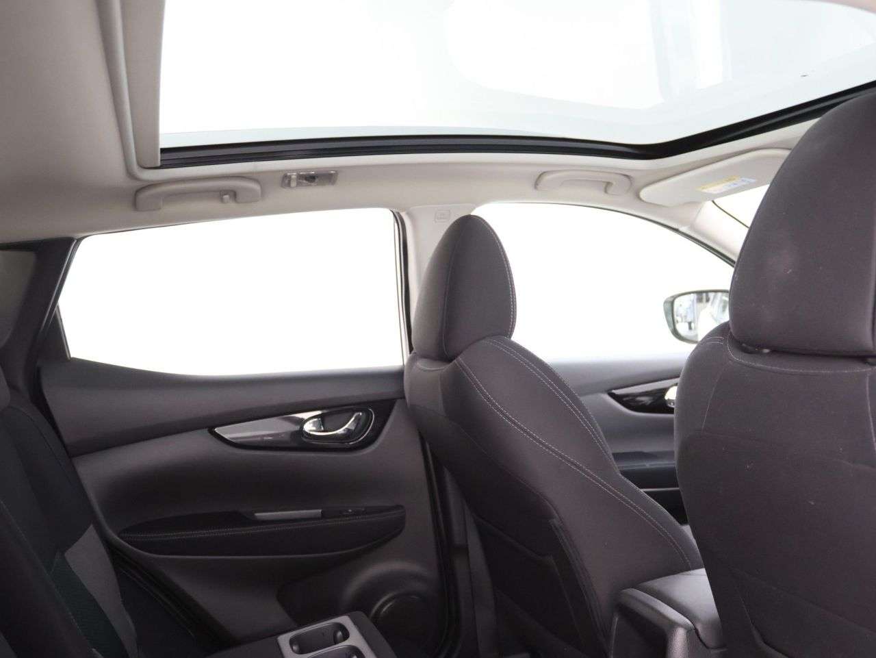 A 2020 NISSAN QASHQAI 1.3 DIG-T N-Connecta SUV 5dr Petrol DCT Auto Euro 6 (s/s) (160 ps) A 2020 NISSAN QASHQAI 1.3 DIG-T N-Connecta SUV 5dr Petrol DCT Auto Euro 6 (s/s) (160 ps)