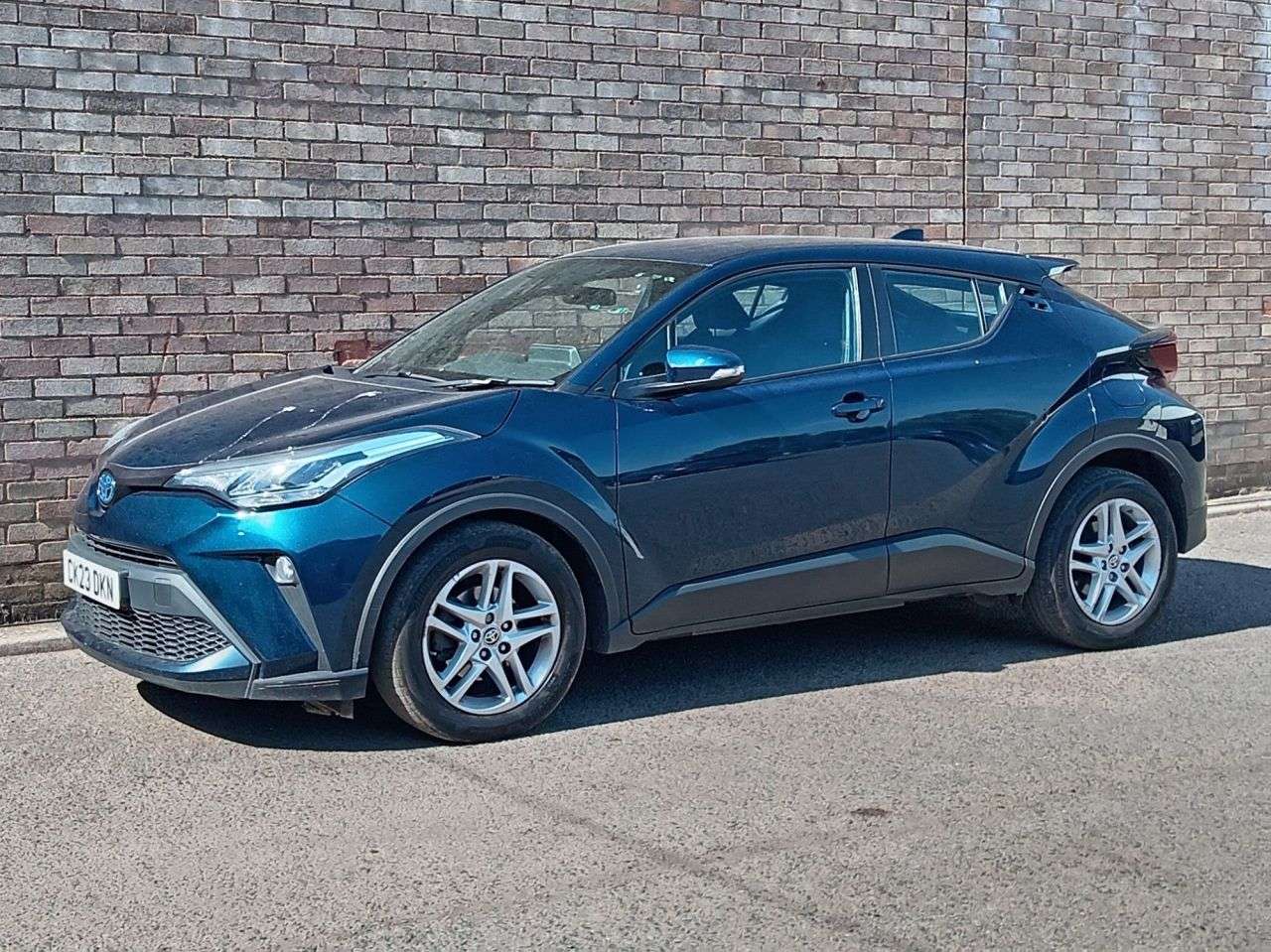 A 2023 TOYOTA C-HR 1.8 VVT-h GPF Icon SUV 5dr Petrol Hybrid CVT Euro 6 (s/s) (122 ps) A 2023 TOYOTA C-HR 1.8 VVT-h GPF Icon SUV 5dr Petrol Hybrid CVT Euro 6 (s/s) (122 ps)