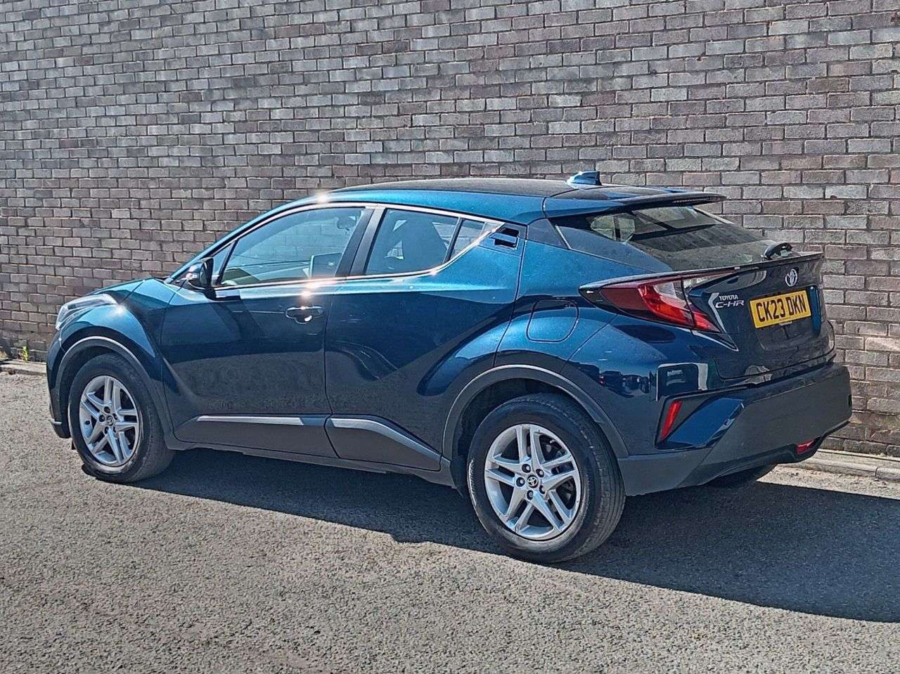 2023 TOYOTA C-HR 2023 TOYOTA C-HR