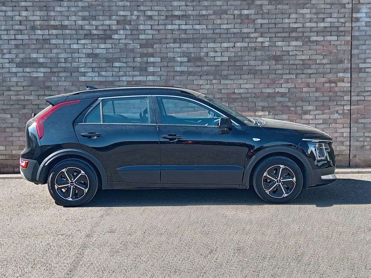 A 2023 KIA NIRO 1.6h GDi 2 SUV 5dr Petrol Hybrid DCT Euro 6 (s/s) (139 bhp) A 2023 KIA NIRO 1.6h GDi 2 SUV 5dr Petrol Hybrid DCT Euro 6 (s/s) (139 bhp)