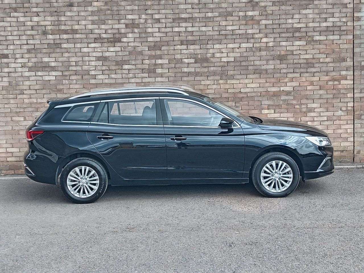 A 2023 MG MG 5 61.1kWh Exclusive Long Range Estate 5dr Electric Auto (156 ps) A 2023 MG MG 5 61.1kWh Exclusive Long Range Estate 5dr Electric Auto (156 ps)
