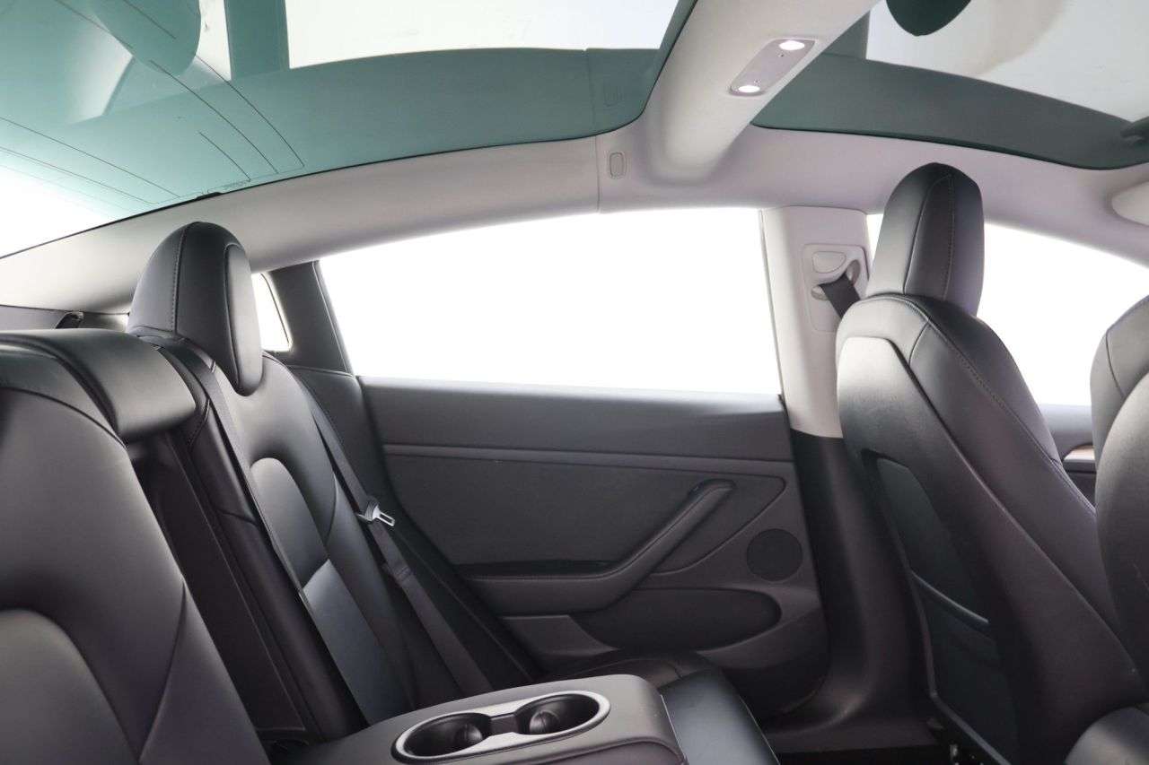 A 2022 TESLA MODEL 3 Standard Range Plus Saloon 4dr Electric Auto RWD (241 bhp) A 2022 TESLA MODEL 3 Standard Range Plus Saloon 4dr Electric Auto RWD (241 bhp)