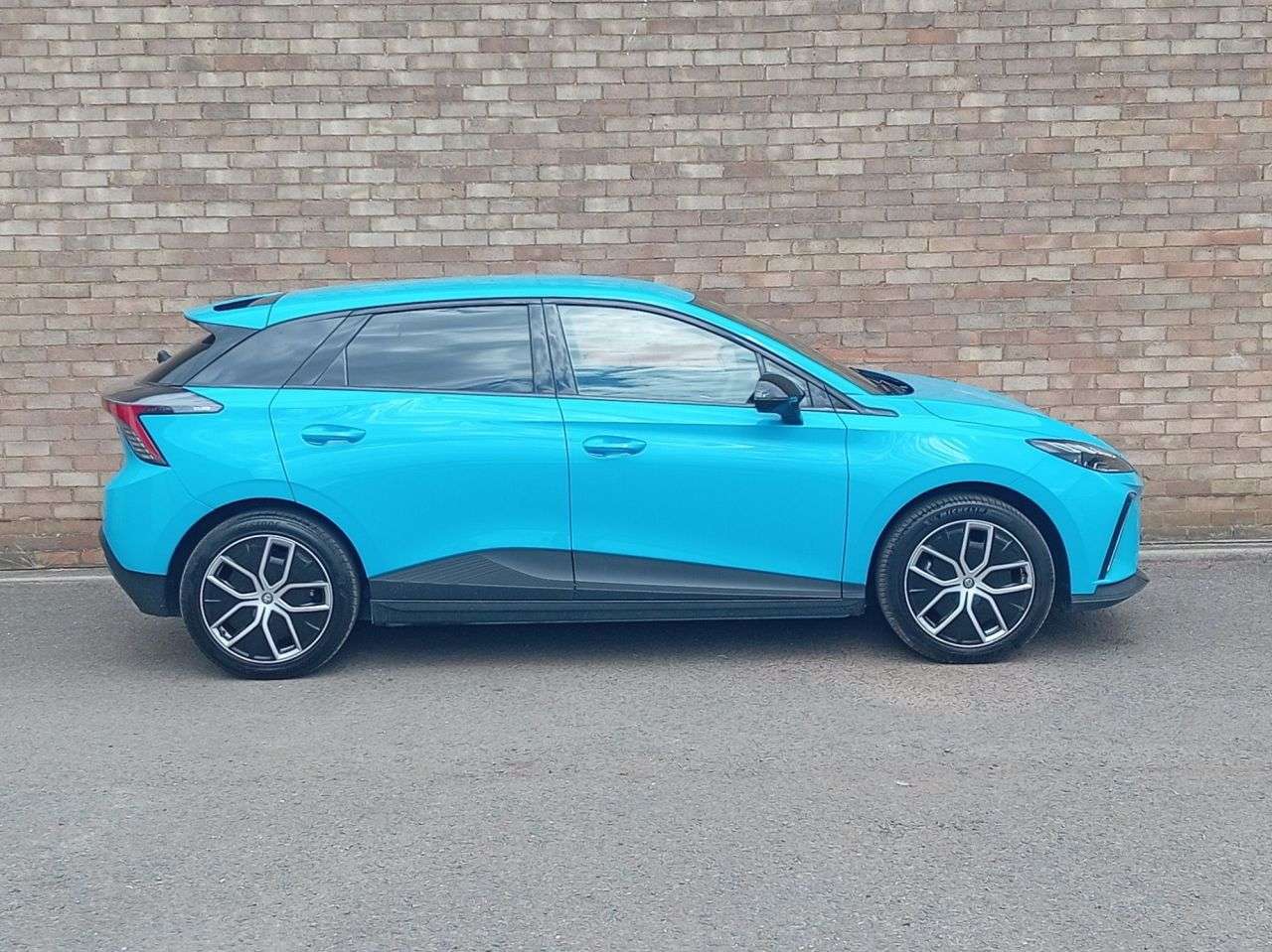 A 2024 MG MG 4 64kWh Trophy Long Range Hatchback 5dr Electric Auto (203 ps) A 2024 MG MG 4 64kWh Trophy Long Range Hatchback 5dr Electric Auto (203 ps)