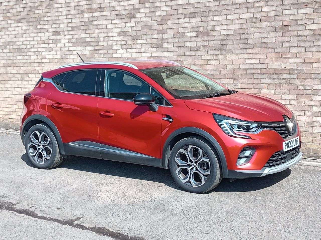 A 2022 RENAULT CAPTUR 1.6 E-TECH S Edition SUV 5dr Petrol Hybrid Auto Euro 6 (s/s) (145 ps) A 2022 RENAULT CAPTUR 1.6 E-TECH S Edition SUV 5dr Petrol Hybrid Auto Euro 6 (s/s) (145 ps)