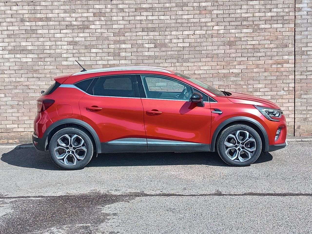 A 2022 RENAULT CAPTUR 1.6 E-TECH S Edition SUV 5dr Petrol Hybrid Auto Euro 6 (s/s) (145 ps) A 2022 RENAULT CAPTUR 1.6 E-TECH S Edition SUV 5dr Petrol Hybrid Auto Euro 6 (s/s) (145 ps)