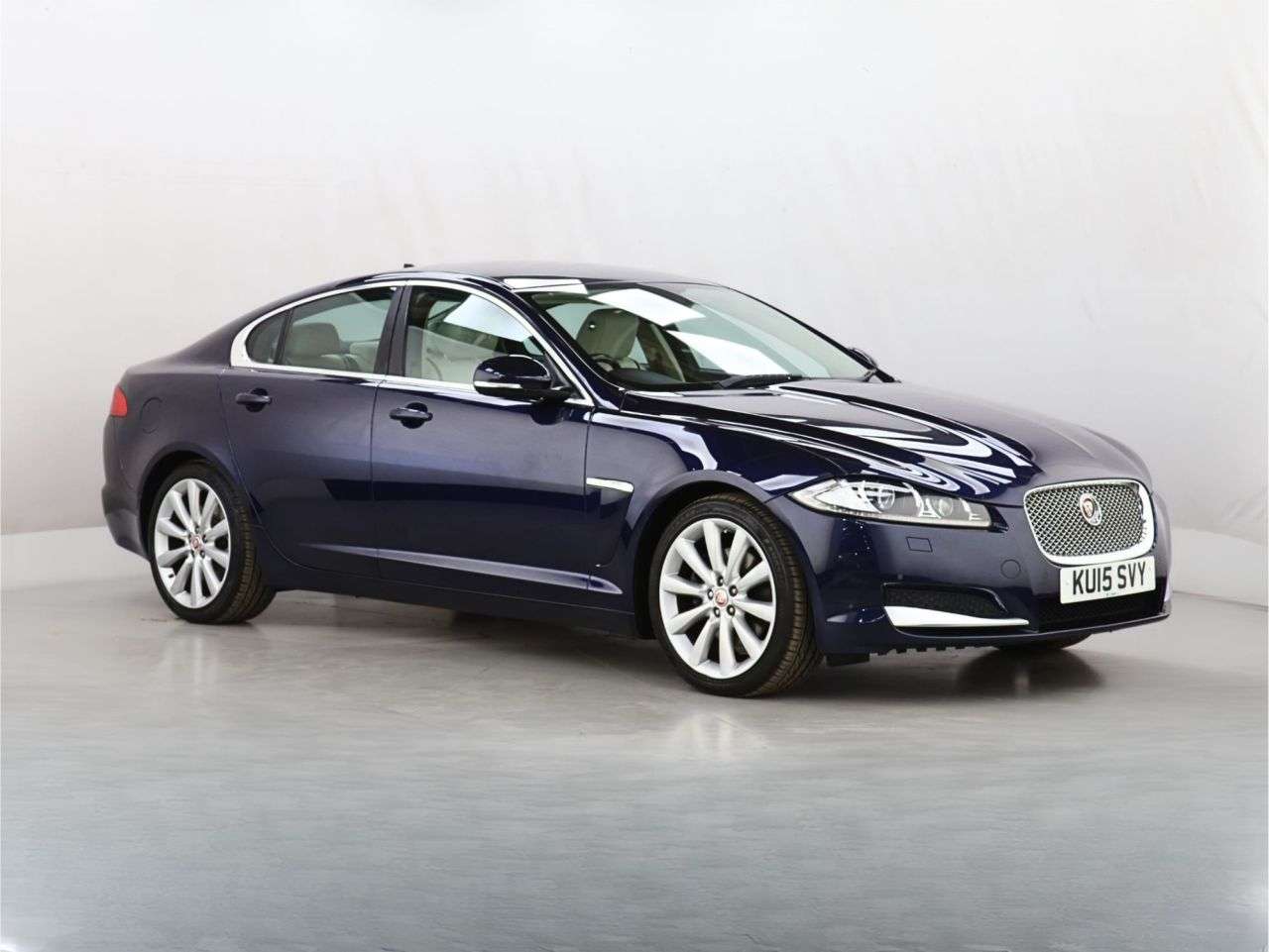 A 2015 JAGUAR XF 2.2d Portfolio Saloon 4dr Diesel Auto Euro 5 (s/s) (200 ps) A 2015 JAGUAR XF 2.2d Portfolio Saloon 4dr Diesel Auto Euro 5 (s/s) (200 ps)