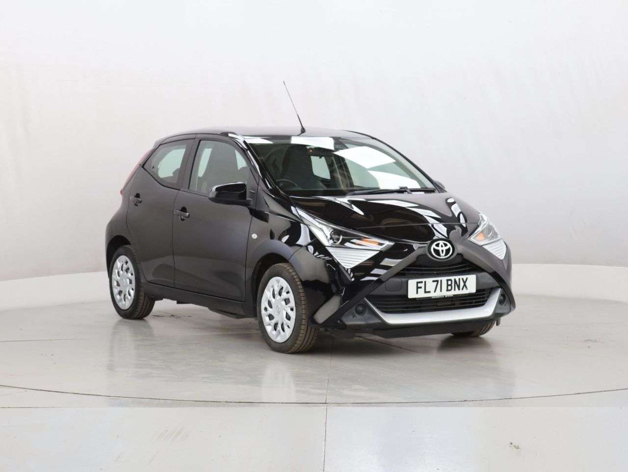 A 2021 TOYOTA AYGO 1.0 VVT-i x-play Hatchback 5dr Petrol Manual Euro 6 (s/s) (71 ps) A 2021 TOYOTA AYGO 1.0 VVT-i x-play Hatchback 5dr Petrol Manual Euro 6 (s/s) (71 ps)