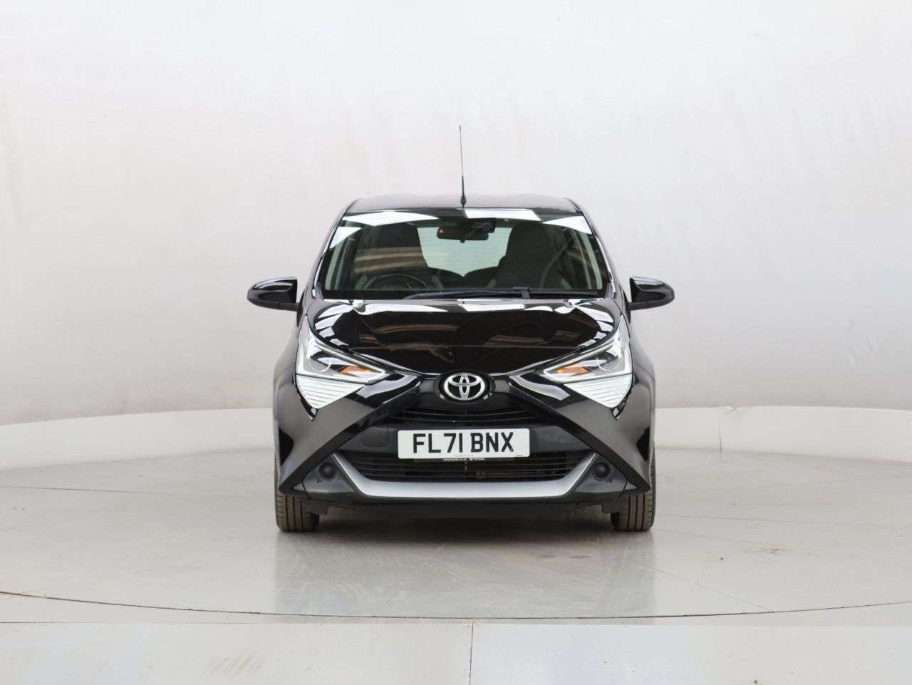 A 2021 TOYOTA AYGO 1.0 VVT-i x-play Hatchback 5dr Petrol Manual Euro 6 (s/s) (71 ps) A 2021 TOYOTA AYGO 1.0 VVT-i x-play Hatchback 5dr Petrol Manual Euro 6 (s/s) (71 ps)
