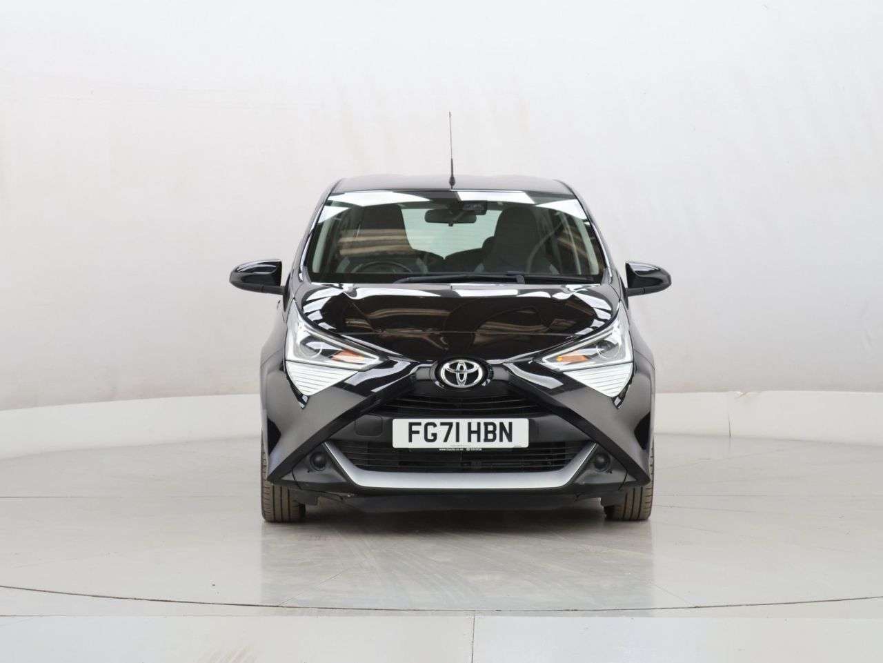 A 2022 TOYOTA AYGO 1.0 VVT-i x-play Hatchback 5dr Petrol Manual Euro 6 (s/s) (71 ps) A 2022 TOYOTA AYGO 1.0 VVT-i x-play Hatchback 5dr Petrol Manual Euro 6 (s/s) (71 ps)