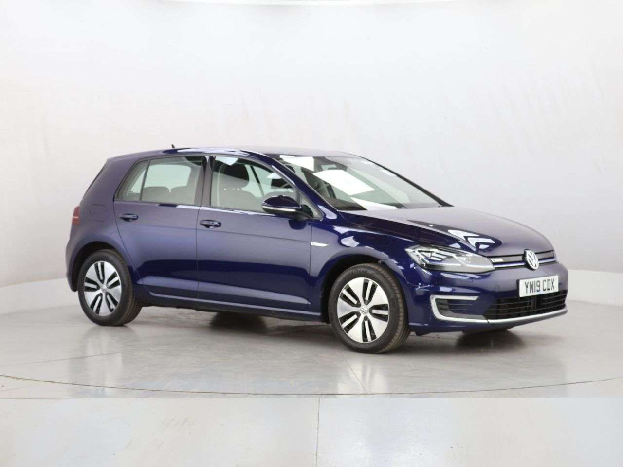 A 2019 VOLKSWAGEN E-GOLF 35.8kWh e-Golf Hatchback 5dr Electric Auto (136 ps) A 2019 VOLKSWAGEN E-GOLF 35.8kWh e-Golf Hatchback 5dr Electric Auto (136 ps)