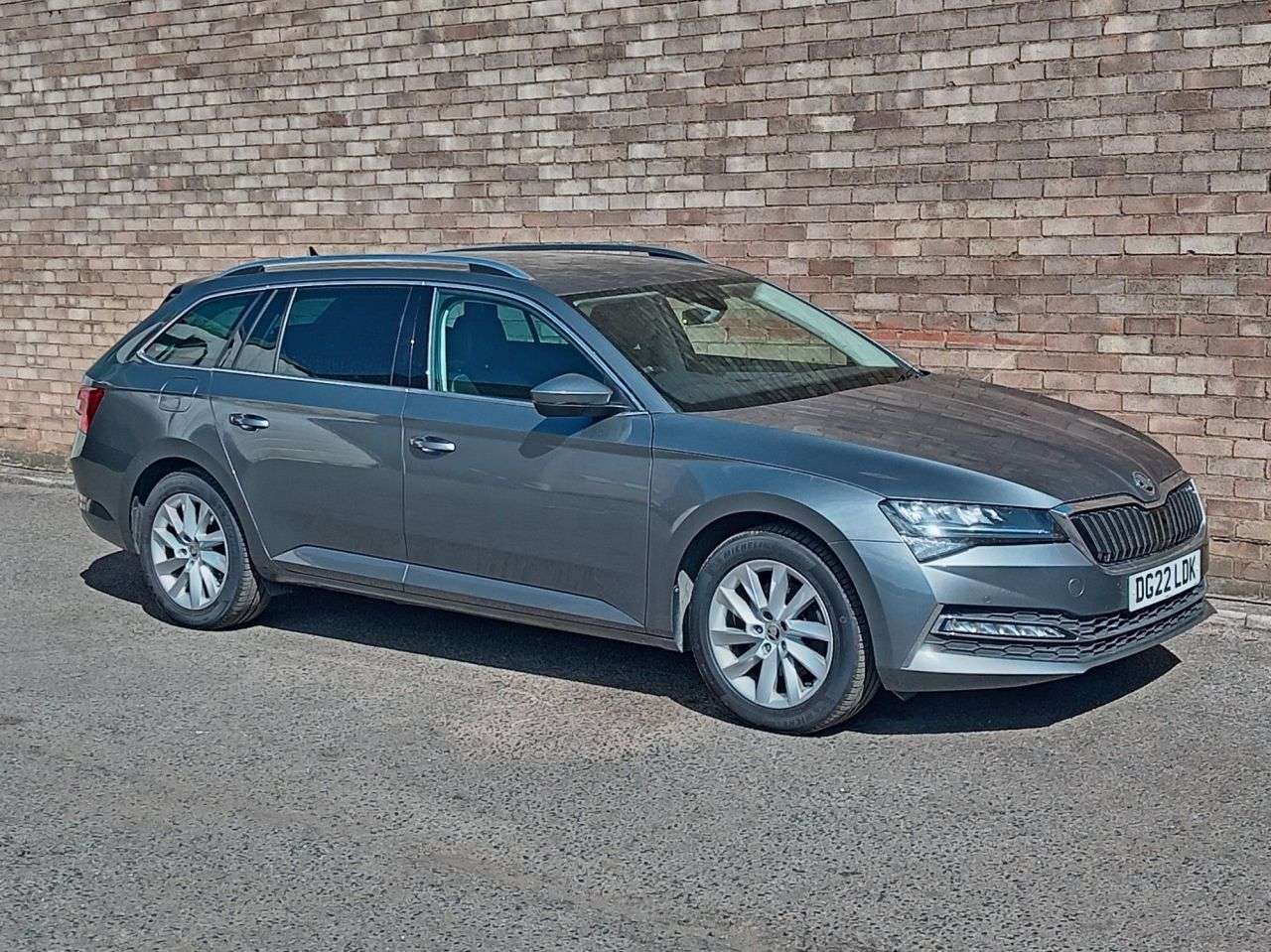 A 2022 SKODA SUPERB 1.4 TSI iV 13kWh SE Technology Estate 5dr Petrol Plug-in Hybrid DSG Euro 6 A 2022 SKODA SUPERB 1.4 TSI iV 13kWh SE Technology Estate 5dr Petrol Plug-in Hybrid DSG Euro 6