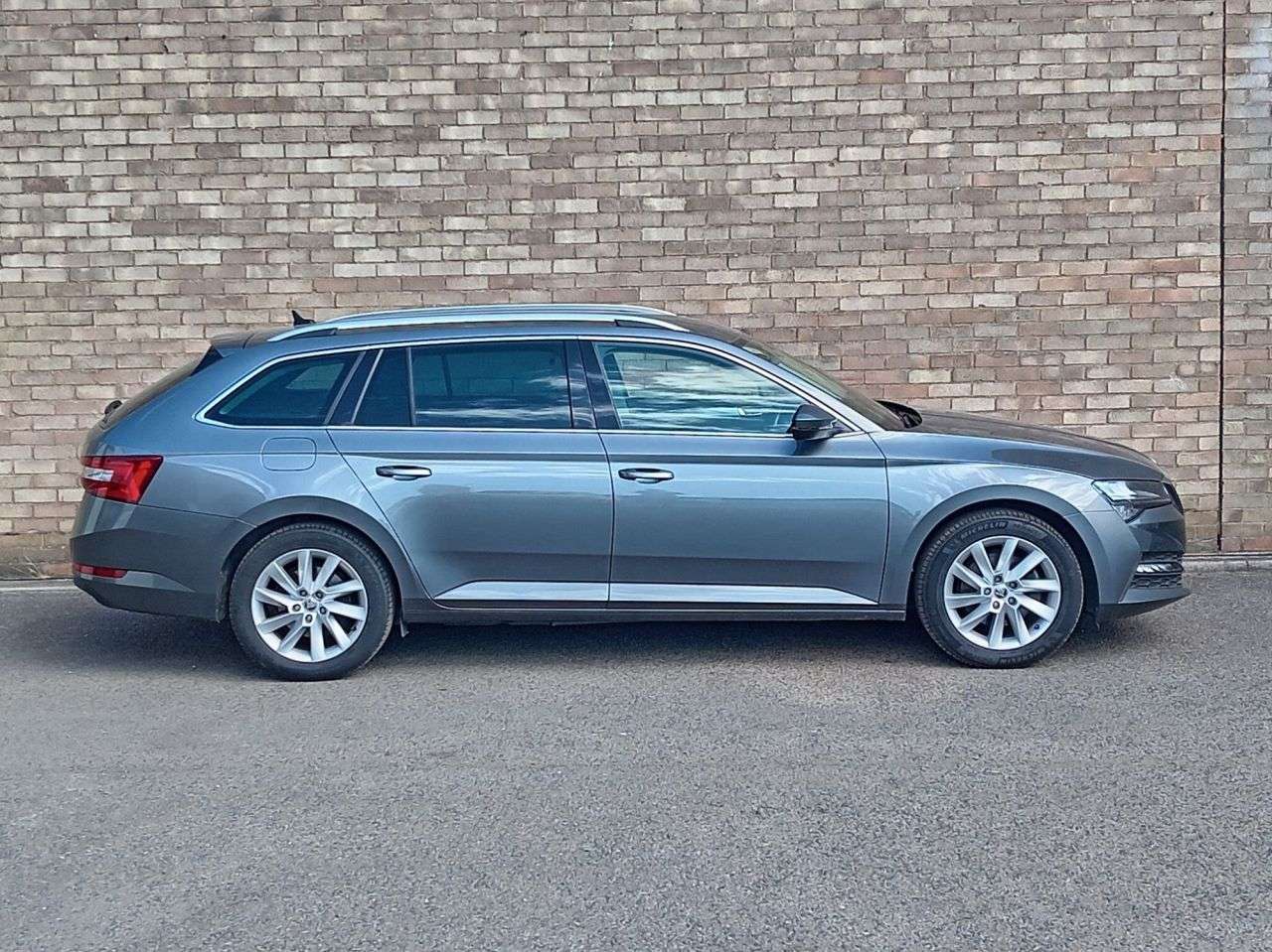 A 2022 SKODA SUPERB 1.4 TSI iV 13kWh SE Technology Estate 5dr Petrol Plug-in Hybrid DSG Euro 6 A 2022 SKODA SUPERB 1.4 TSI iV 13kWh SE Technology Estate 5dr Petrol Plug-in Hybrid DSG Euro 6