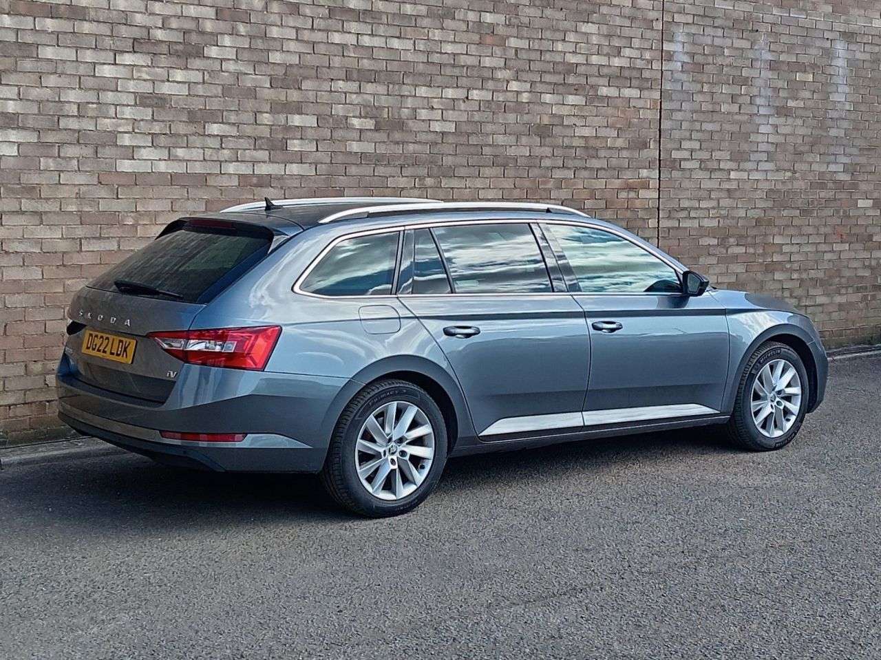 A 2022 SKODA SUPERB 1.4 TSI iV 13kWh SE Technology Estate 5dr Petrol Plug-in Hybrid DSG Euro 6 A 2022 SKODA SUPERB 1.4 TSI iV 13kWh SE Technology Estate 5dr Petrol Plug-in Hybrid DSG Euro 6