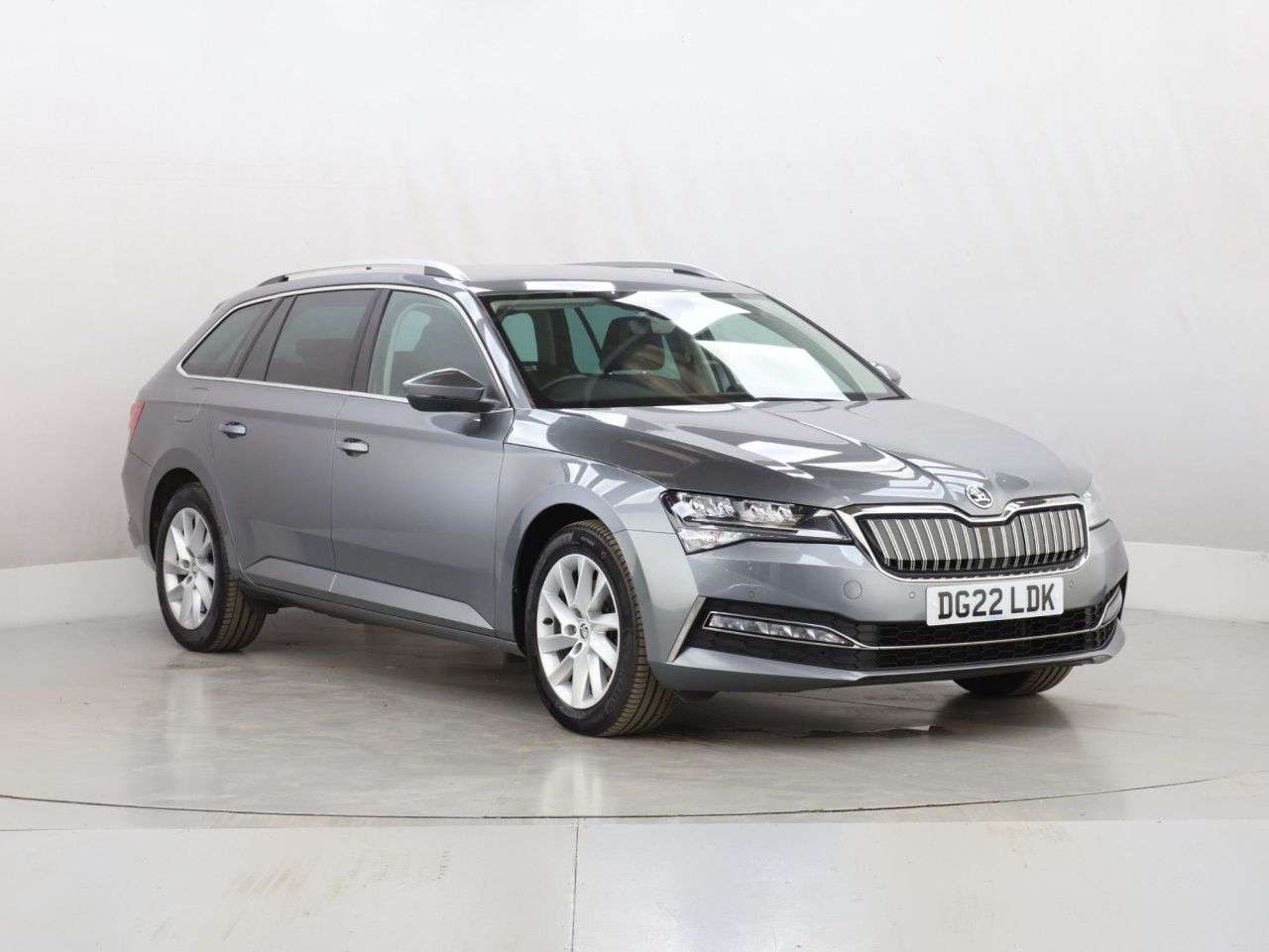 A 2022 SKODA SUPERB 1.4 TSI iV 13kWh SE Technology Estate 5dr Petrol Plug-in Hybrid DSG Euro 6 A 2022 SKODA SUPERB 1.4 TSI iV 13kWh SE Technology Estate 5dr Petrol Plug-in Hybrid DSG Euro 6