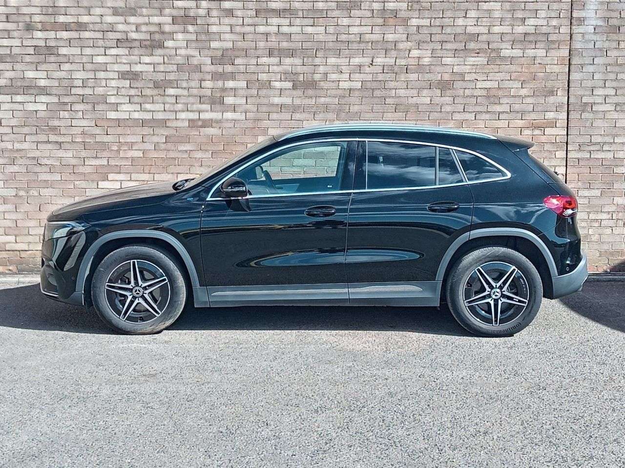 A 2022 MERCEDES-BENZ EQA EQA 250 66.5kWh AMG Line SUV 5dr Electric Auto (190 ps) A 2022 MERCEDES-BENZ EQA EQA 250 66.5kWh AMG Line SUV 5dr Electric Auto (190 ps)