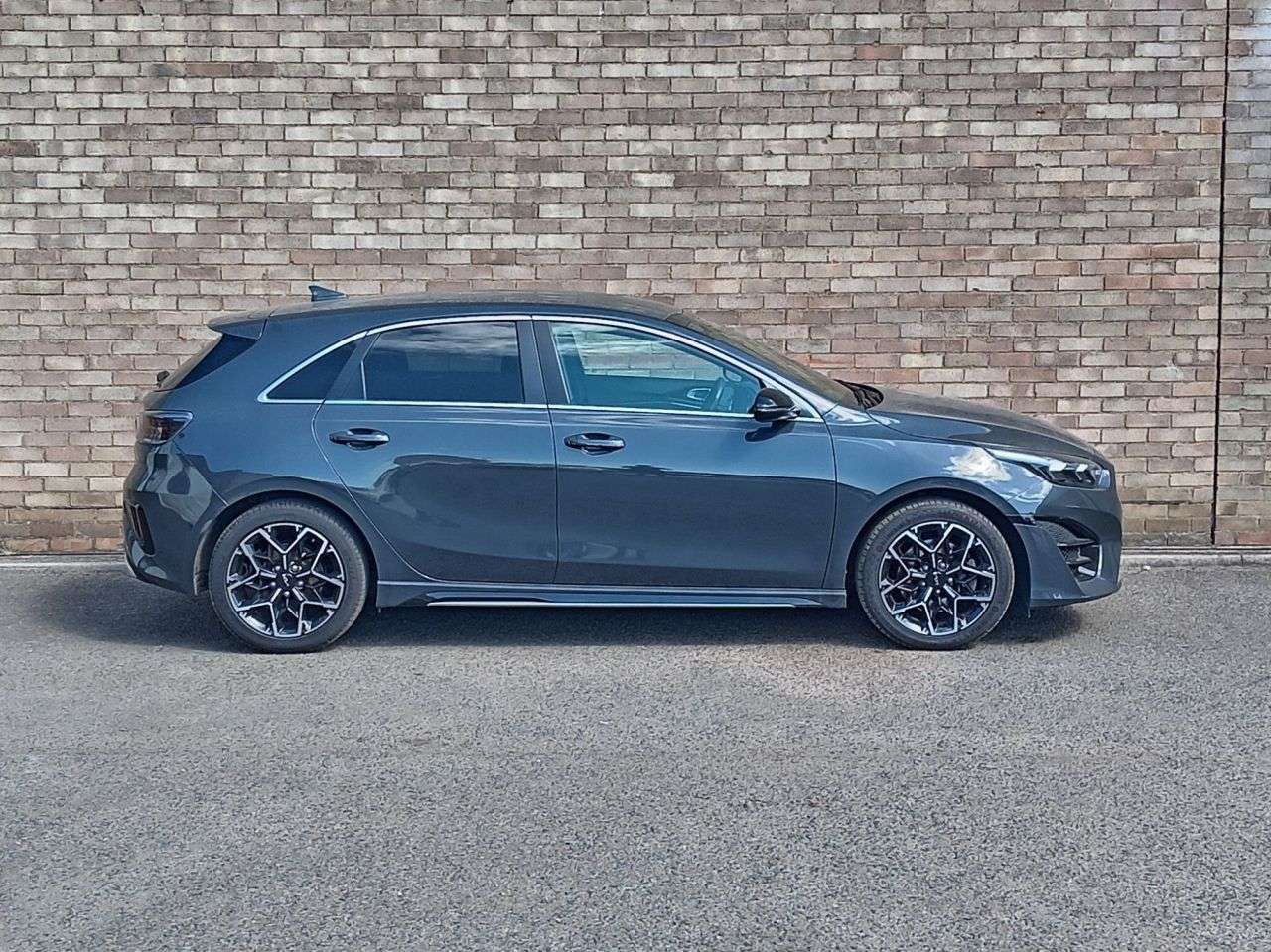 A 2024 KIA CEED 1.5 T-GDi GT-Line Hatchback 5dr Petrol Manual Euro 6 (s/s) (158 bhp) A 2024 KIA CEED 1.5 T-GDi GT-Line Hatchback 5dr Petrol Manual Euro 6 (s/s) (158 bhp)