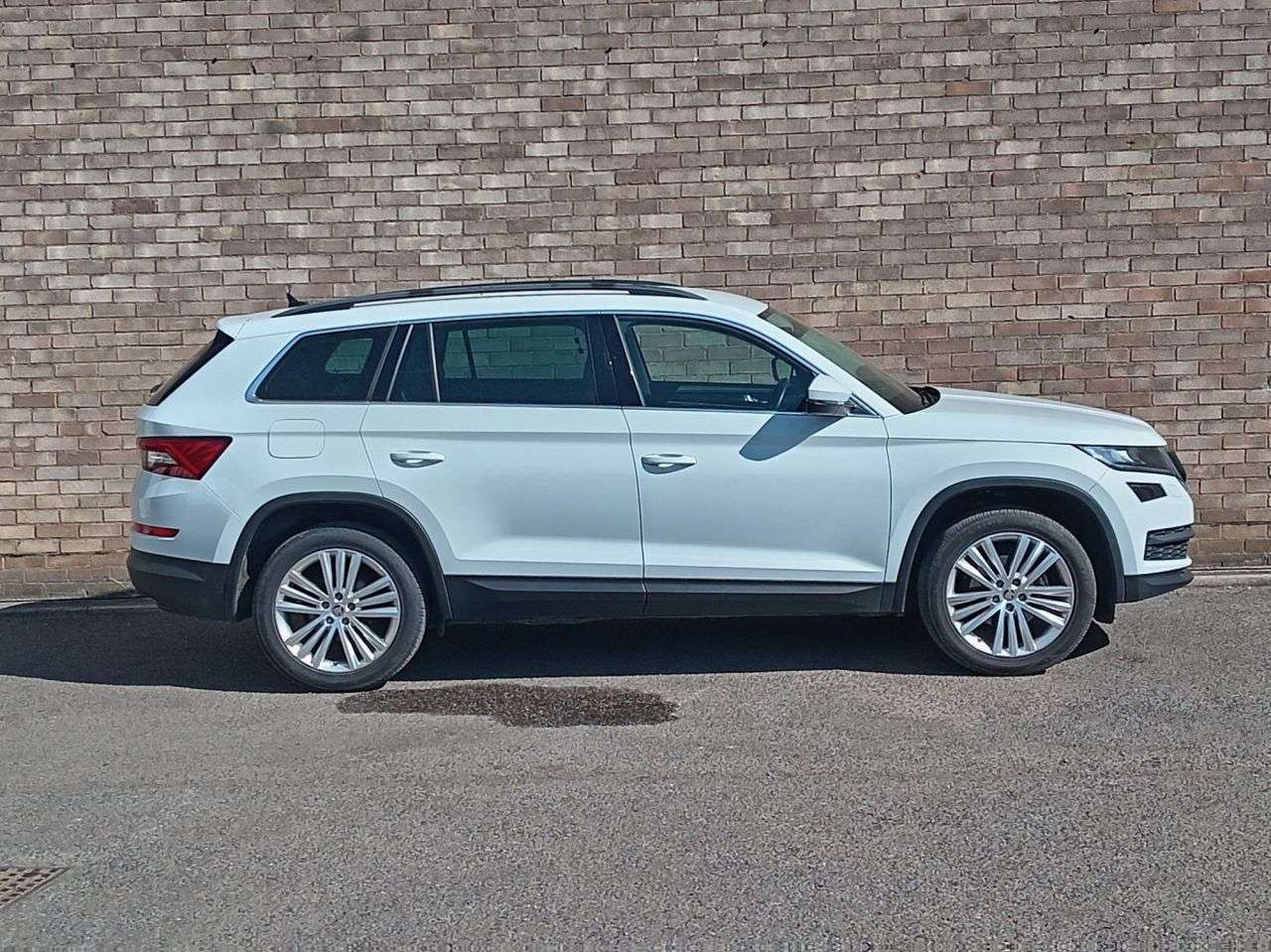 A 2021 SKODA KODIAQ 1.5 TSI ACT SE L SUV 5dr Petrol DSG Euro 6 (s/s) (7 Seat) (150 ps) A 2021 SKODA KODIAQ 1.5 TSI ACT SE L SUV 5dr Petrol DSG Euro 6 (s/s) (7 Seat) (150 ps)