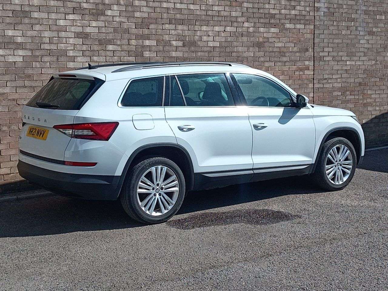 A 2021 SKODA KODIAQ 1.5 TSI ACT SE L SUV 5dr Petrol DSG Euro 6 (s/s) (7 Seat) (150 ps) A 2021 SKODA KODIAQ 1.5 TSI ACT SE L SUV 5dr Petrol DSG Euro 6 (s/s) (7 Seat) (150 ps)