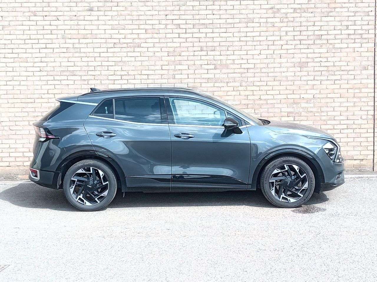 A 2023 KIA SPORTAGE 1.6 T-GDi MHEV GT-Line SUV 5dr Petrol Hybrid DCT Euro 6 (s/s) (148 bhp) A 2023 KIA SPORTAGE 1.6 T-GDi MHEV GT-Line SUV 5dr Petrol Hybrid DCT Euro 6 (s/s) (148 bhp)