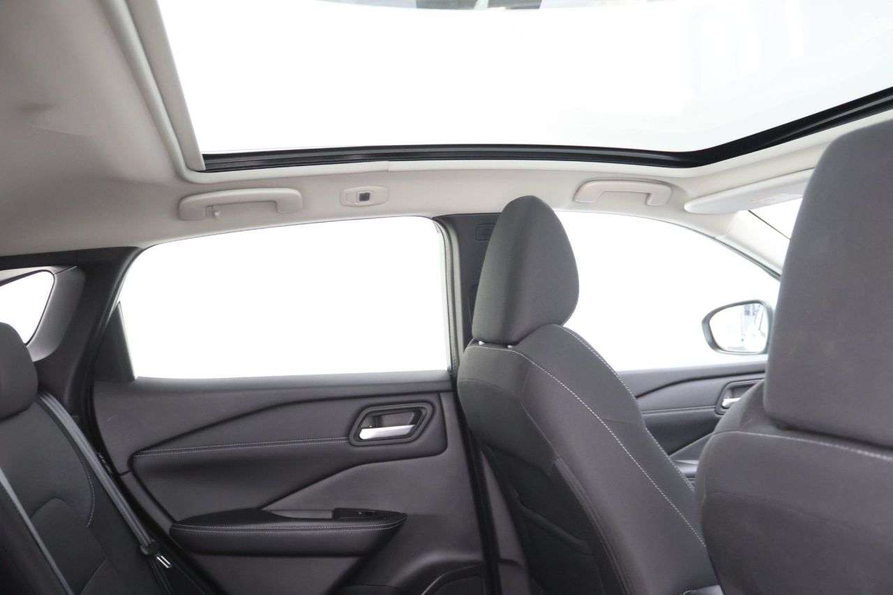 A 2022 NISSAN QASHQAI 1.3 DIG-T MHEV N-Connecta SUV 5dr Petrol Hybrid Manual Euro 6 (s/s) (140 ps A 2022 NISSAN QASHQAI 1.3 DIG-T MHEV N-Connecta SUV 5dr Petrol Hybrid Manual Euro 6 (s/s) (140 ps