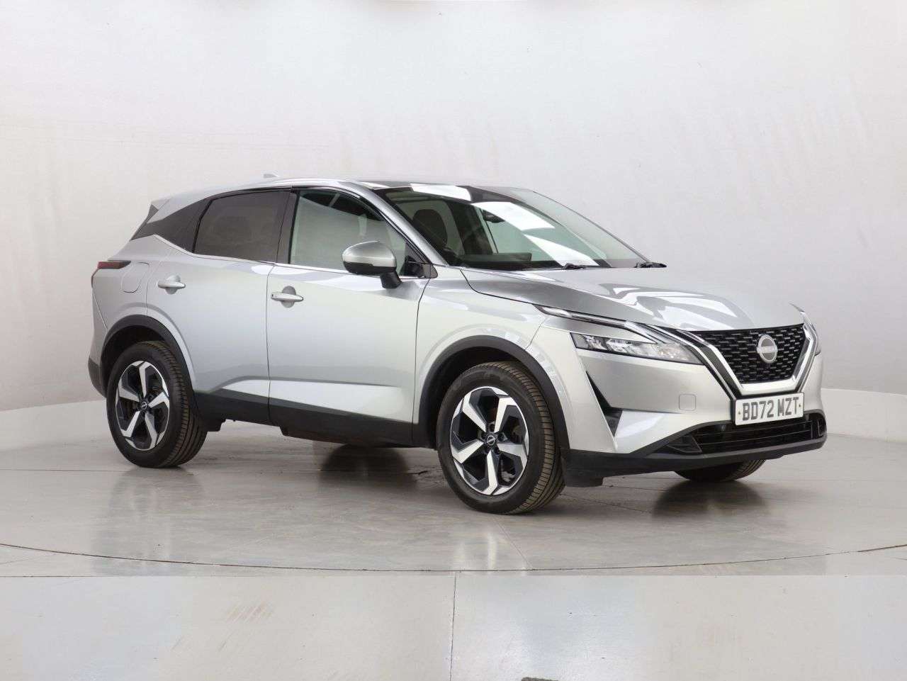 A 2022 NISSAN QASHQAI 1.3 DIG-T MHEV N-Connecta SUV 5dr Petrol Hybrid Manual Euro 6 (s/s) (140 ps A 2022 NISSAN QASHQAI 1.3 DIG-T MHEV N-Connecta SUV 5dr Petrol Hybrid Manual Euro 6 (s/s) (140 ps