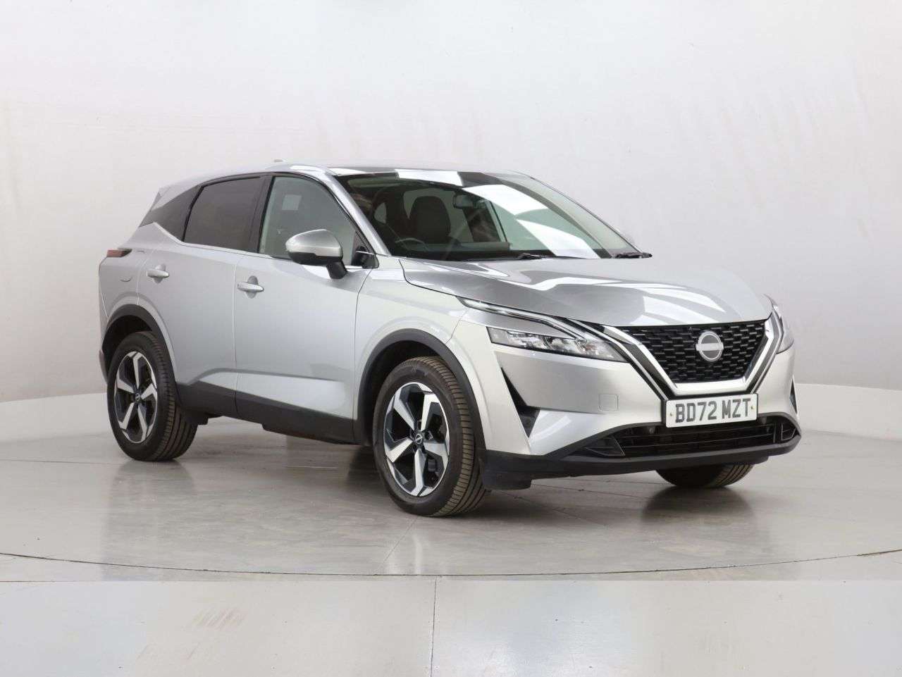 A 2022 NISSAN QASHQAI 1.3 DIG-T MHEV N-Connecta SUV 5dr Petrol Hybrid Manual Euro 6 (s/s) (140 ps A 2022 NISSAN QASHQAI 1.3 DIG-T MHEV N-Connecta SUV 5dr Petrol Hybrid Manual Euro 6 (s/s) (140 ps