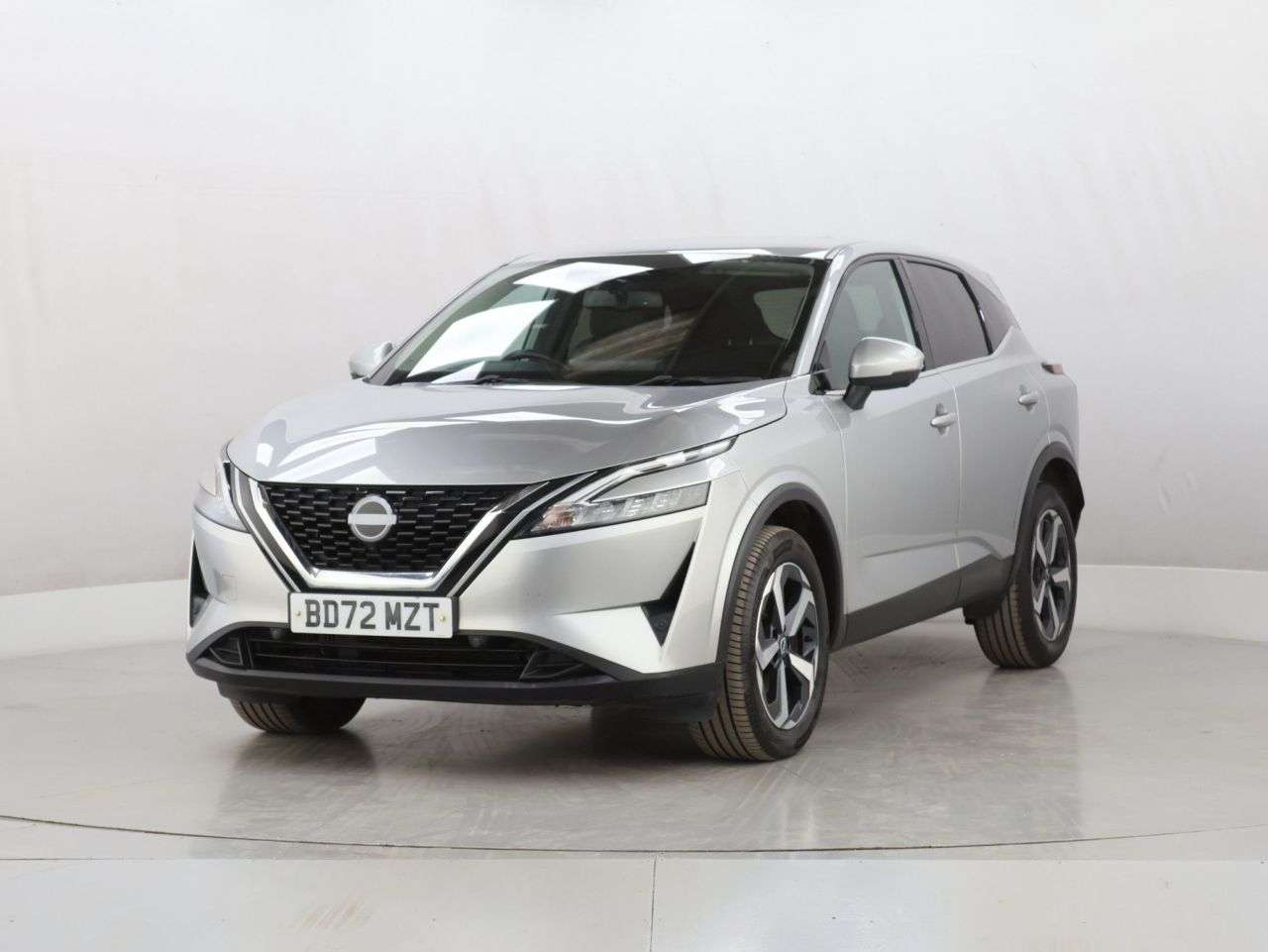 A 2022 NISSAN QASHQAI 1.3 DIG-T MHEV N-Connecta SUV 5dr Petrol Hybrid Manual Euro 6 (s/s) (140 ps A 2022 NISSAN QASHQAI 1.3 DIG-T MHEV N-Connecta SUV 5dr Petrol Hybrid Manual Euro 6 (s/s) (140 ps
