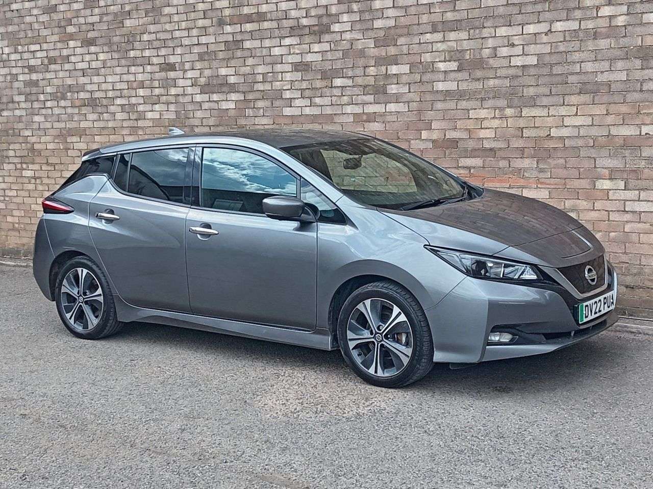 A 2022 NISSAN LEAF 40kWh N-Connecta Hatchback 5dr Electric Auto (150 ps) A 2022 NISSAN LEAF 40kWh N-Connecta Hatchback 5dr Electric Auto (150 ps)