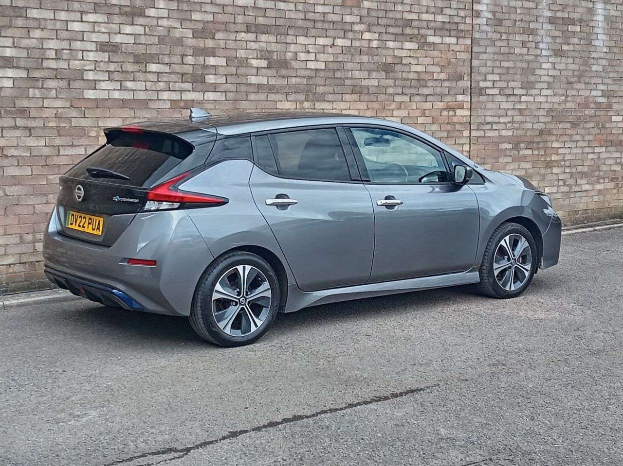 A 2022 NISSAN LEAF 40kWh N-Connecta Hatchback 5dr Electric Auto (150 ps) A 2022 NISSAN LEAF 40kWh N-Connecta Hatchback 5dr Electric Auto (150 ps)
